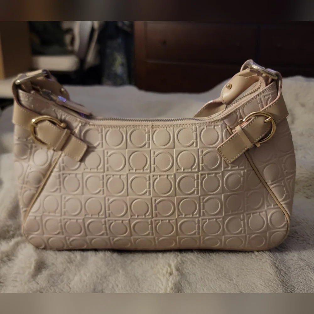 VINTAGE Salvatore Ferragamo Gancini shoulder bag pink/ beige Y2K - Picture 8 of 12